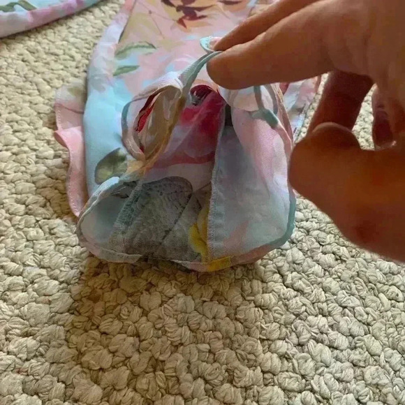 VINCE CAMUTO - Floral Ruffle Sleeve Top - Excellent Condition - Picture 9 of 13